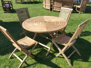 Ripple Dining Set with Folding Chairs